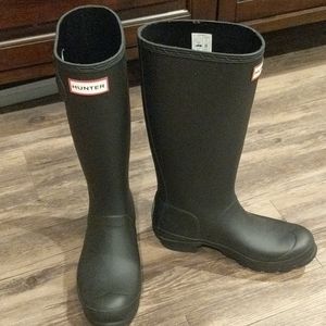 Hunter black rainboots